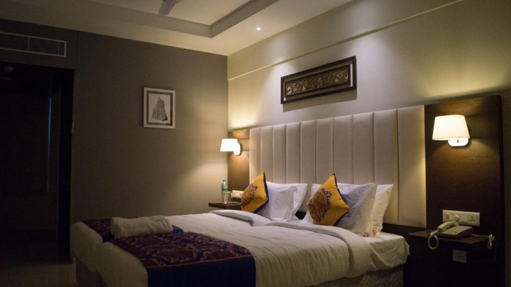 Ganpat Grand Palani Exterior foto